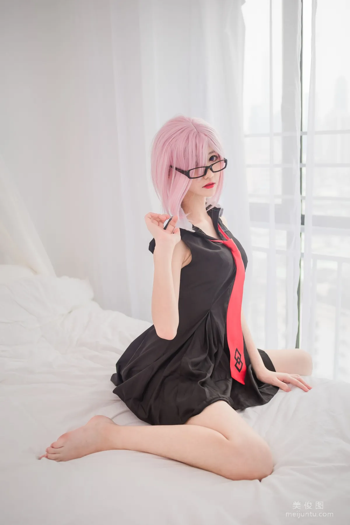 [網紅Coser] 南桃Momoko 《瑪修制服》 寫真集 27