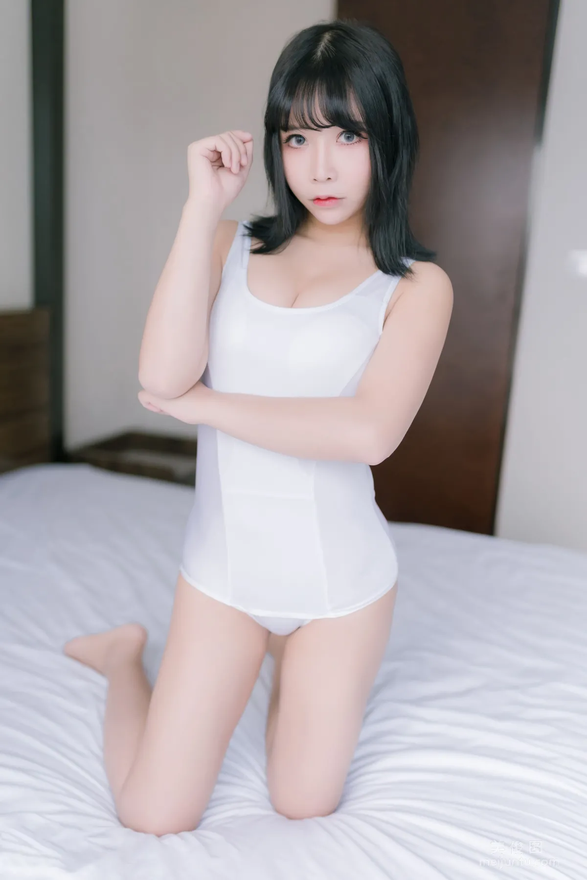 [網紅Coser] 抱走莫子aa 《大姐姐》 寫真集 6