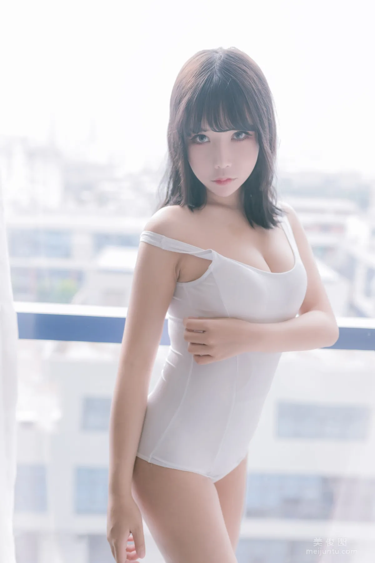 [網紅Coser] 抱走莫子aa 《大姐姐》 寫真集 39