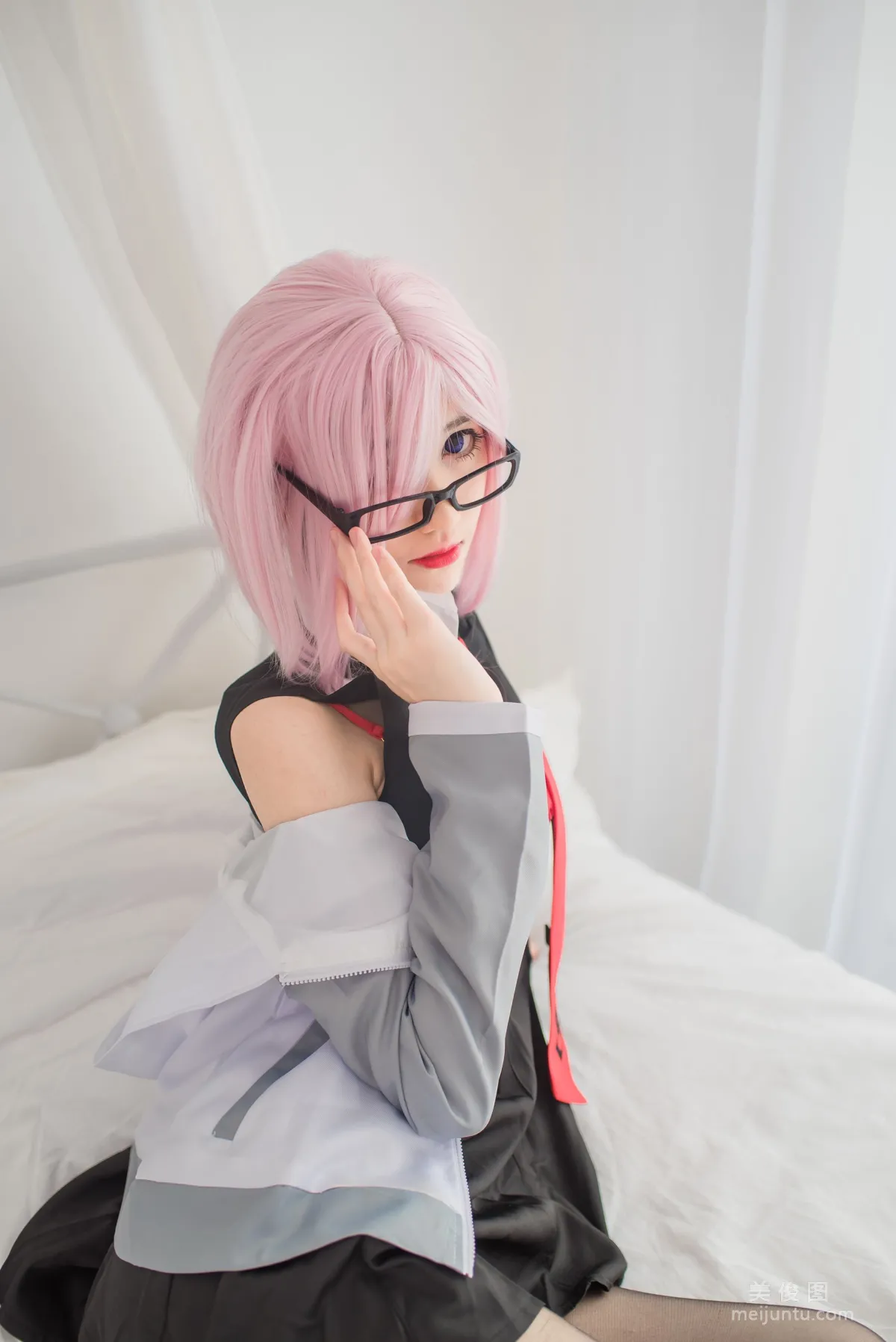 [網紅Coser] 南桃Momoko 《瑪修制服》 寫真集 26