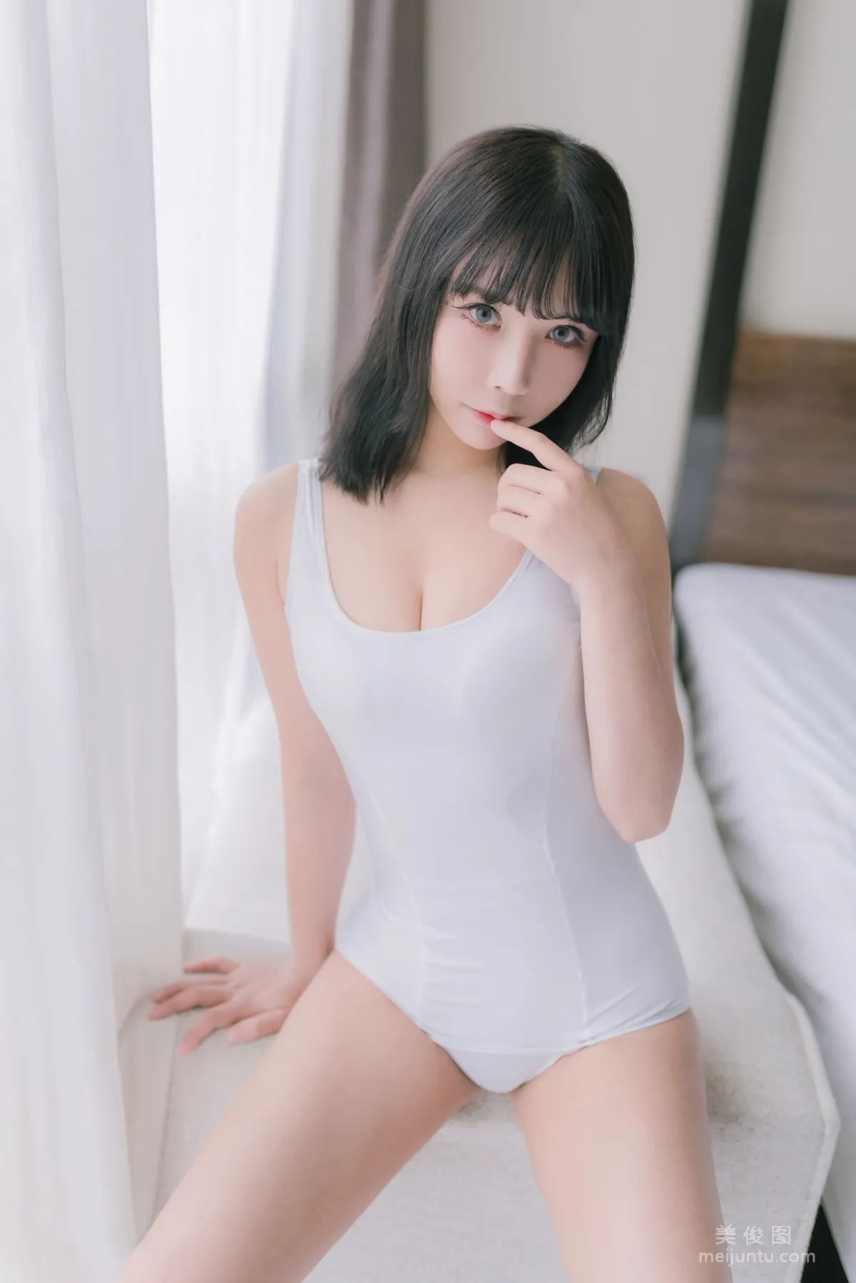 [網紅Coser] 抱走莫子aa 《大姐姐》 寫真集 22