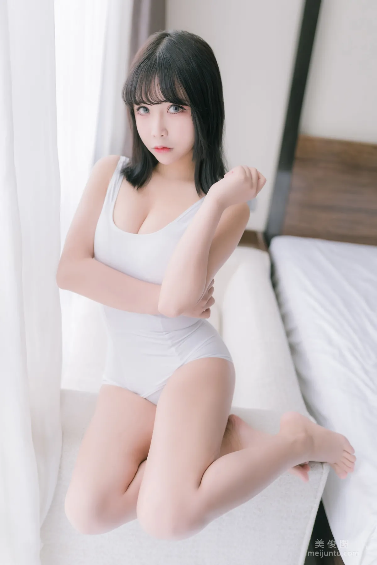[網紅Coser] 抱走莫子aa 《大姐姐》 寫真集 33