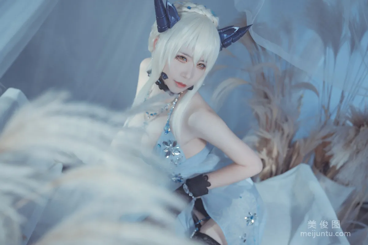 [美女Coser] 爱老师_PhD 《黑枪呆 皇室糖霜》 写真集5