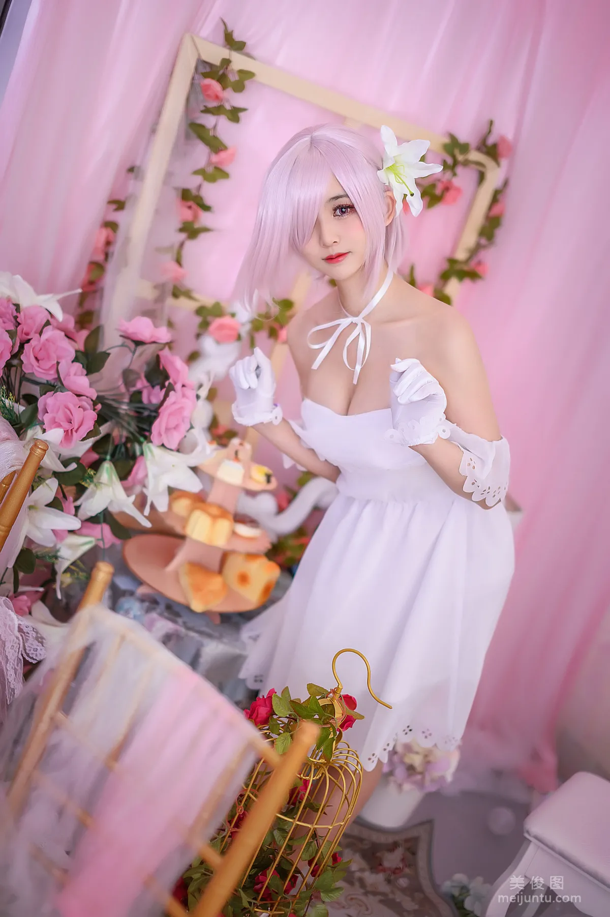 人气Coser鳗鱼霏儿 《玛修白裙》 写真集11