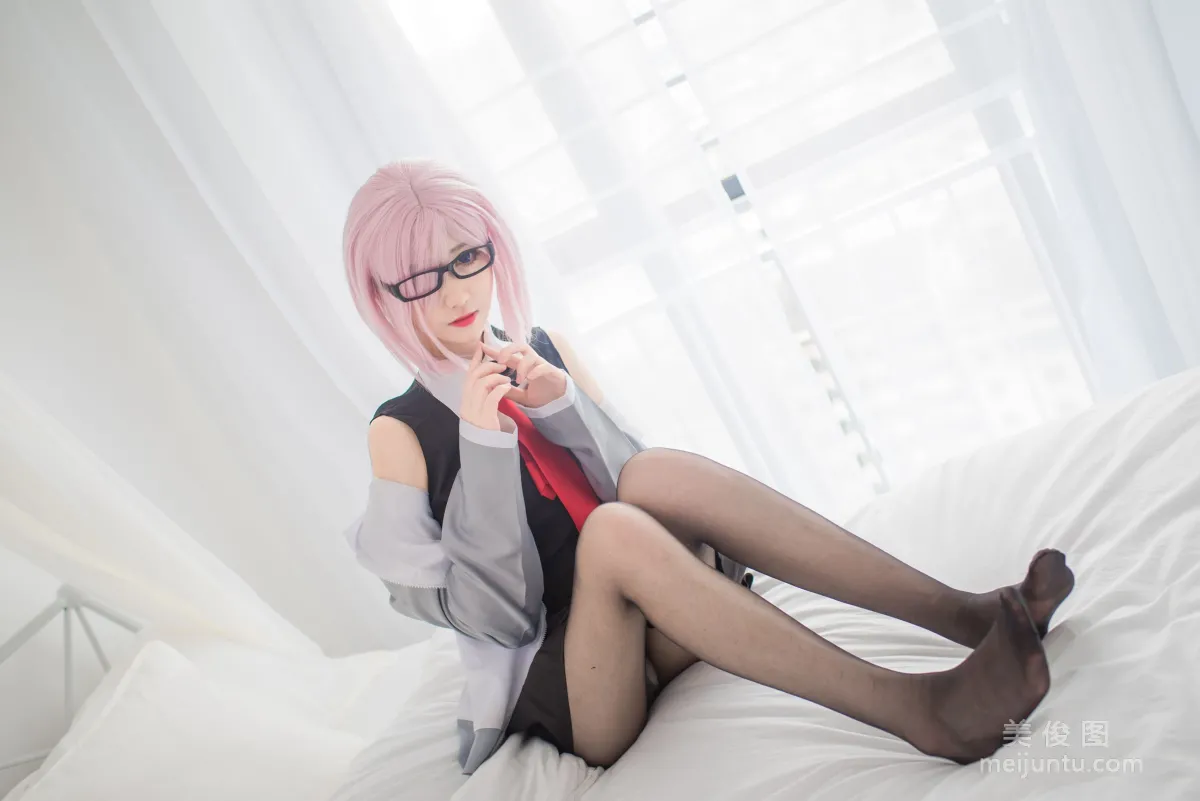 [網紅Coser] 南桃Momoko 《瑪修制服》 寫真集 18