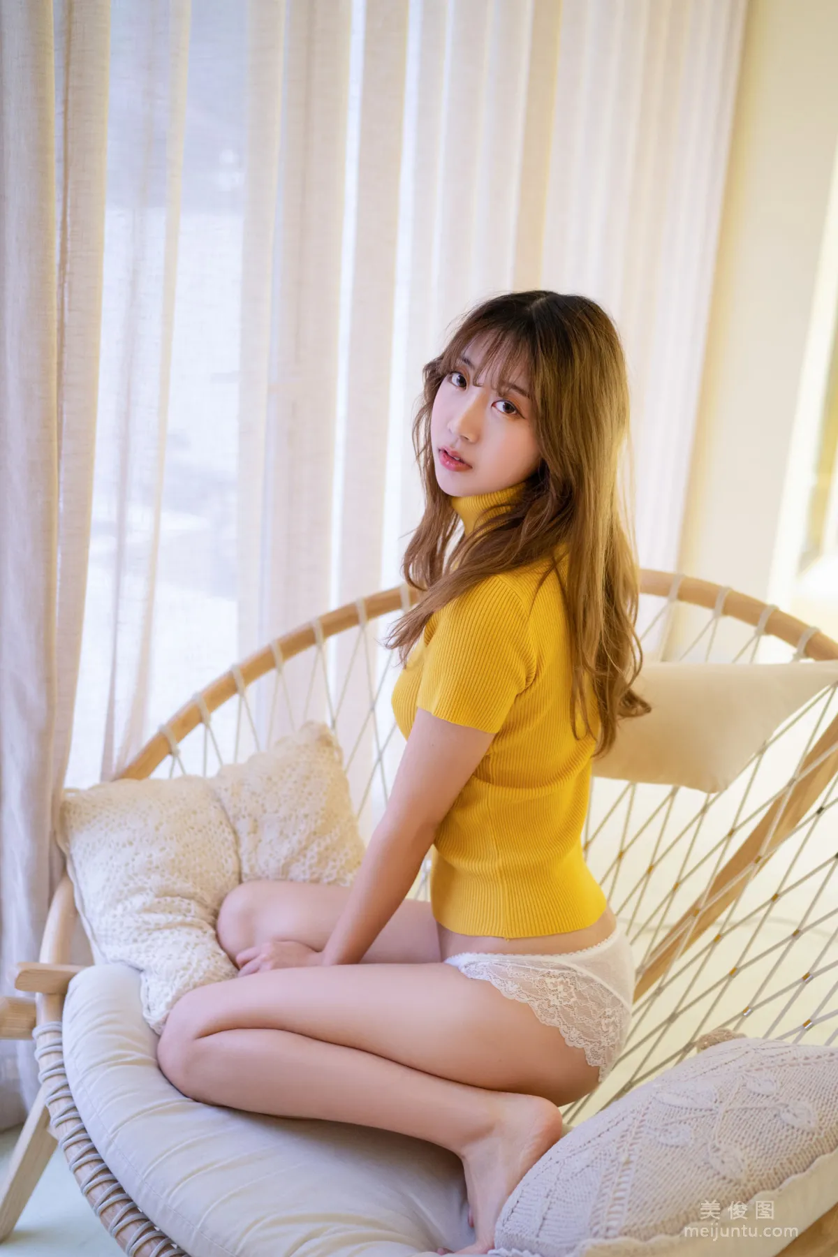 [Coser美女] 黑川 《年上彼女 黃毛衣》 寫真集 10