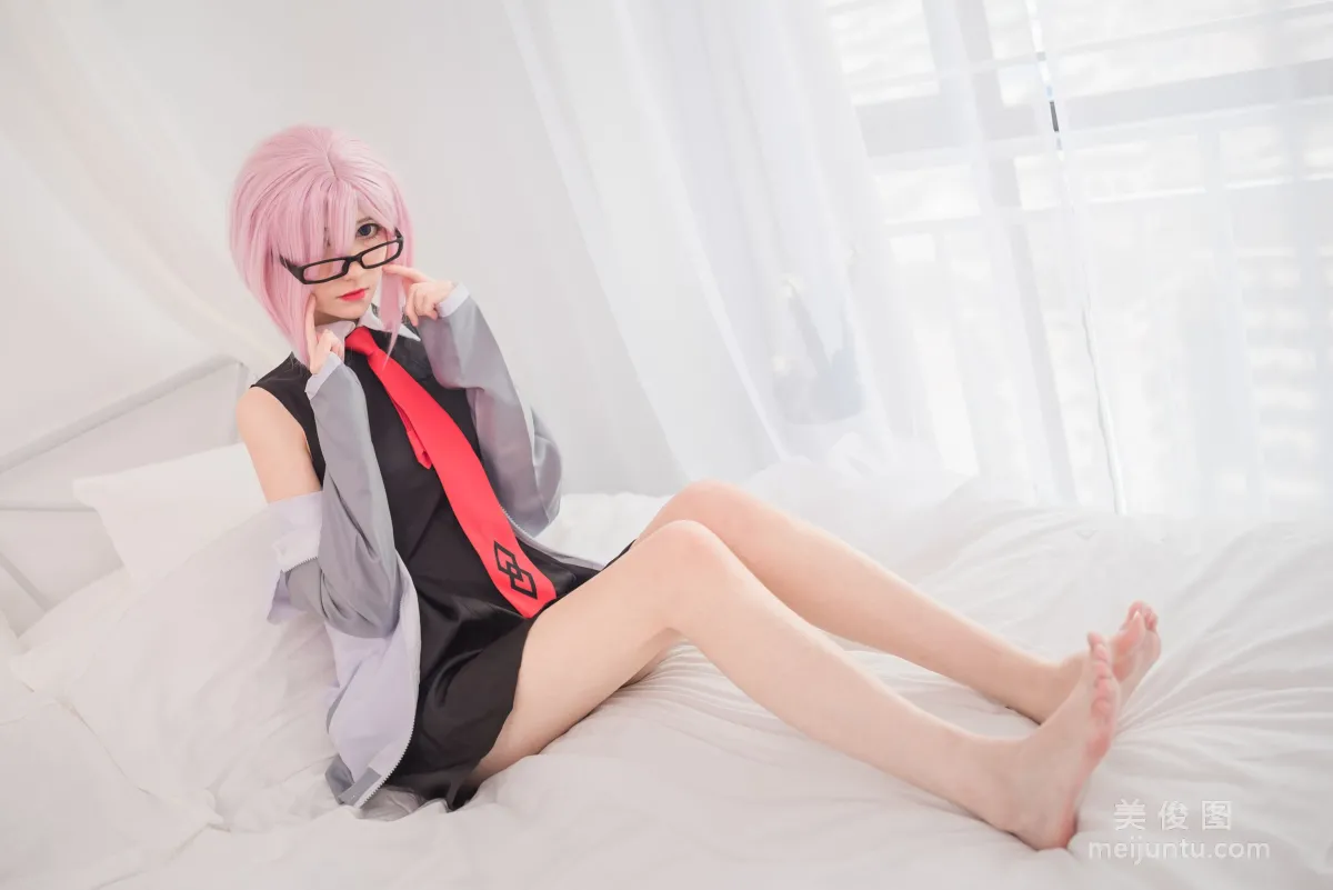 [网红Coser] 南桃Momoko 《玛修制服》 写真集9