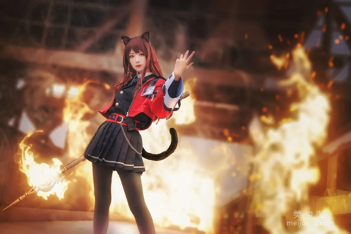 彌音音ww 《明日方舟 天火》 寫真集 10