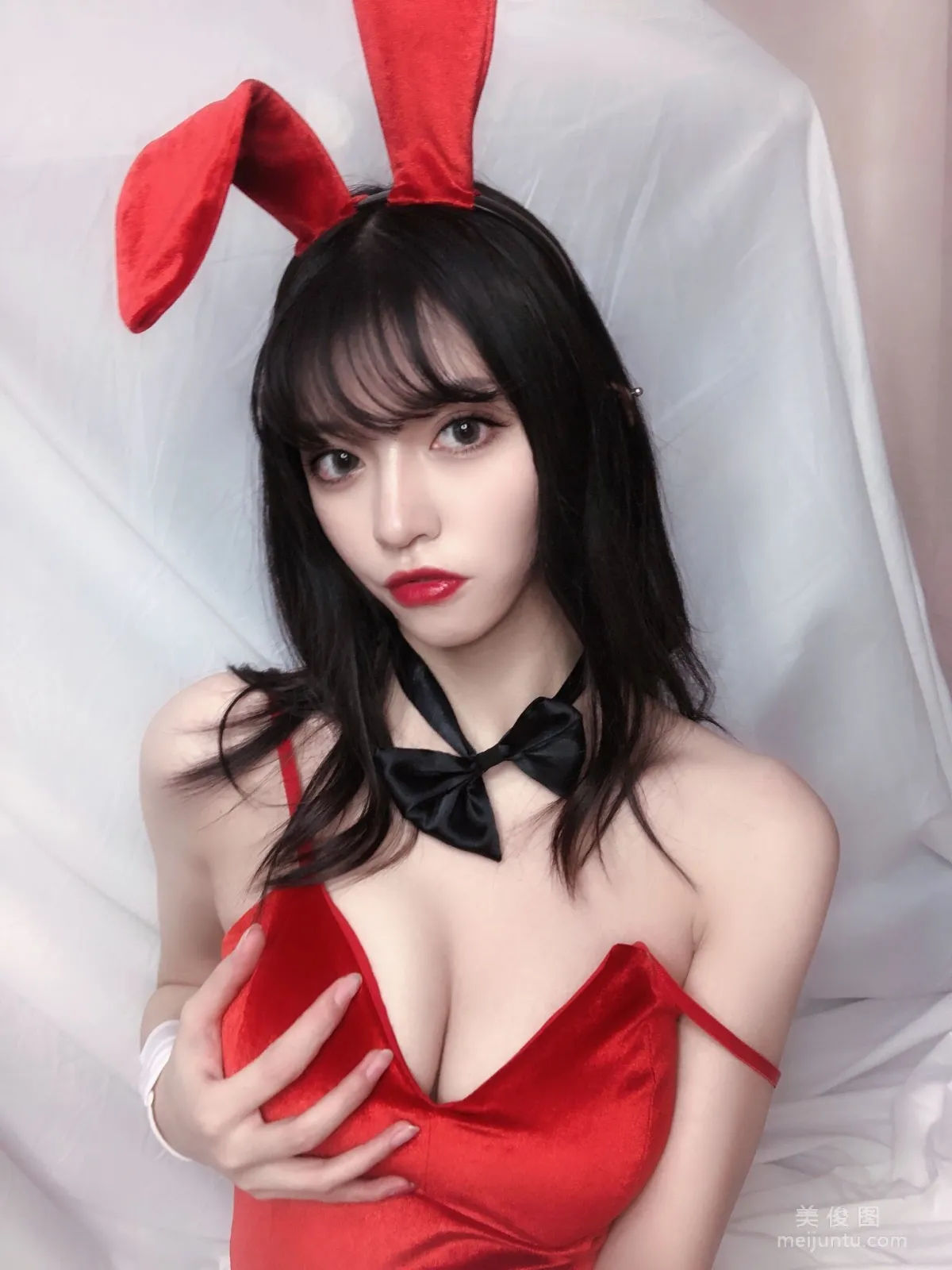 銘銘Kizami 《红丝绒兔女郎》 写真集6