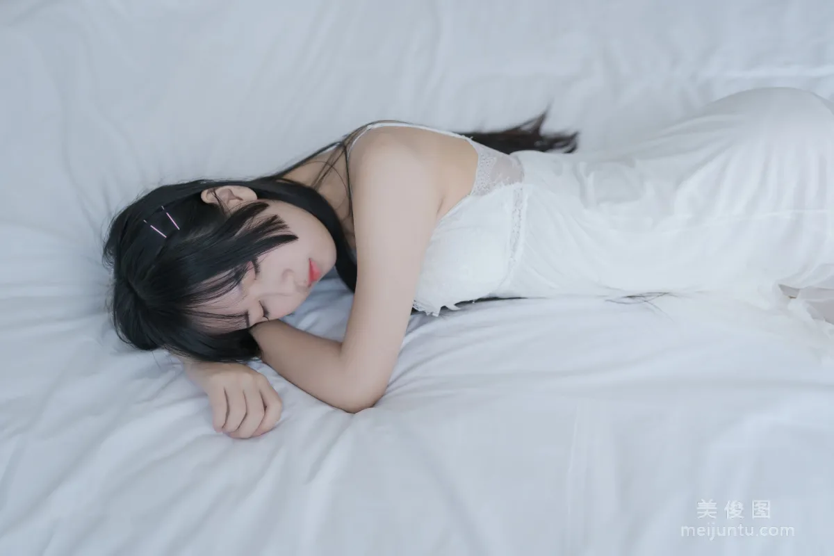 [美女Coser] 萌芽儿o0 《白色私房》 写真集12