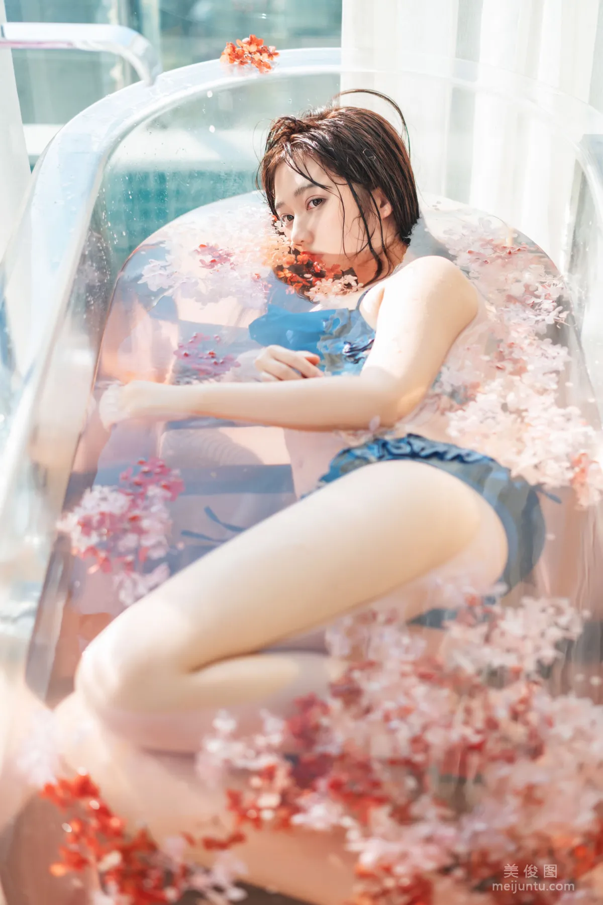 COS福利姬鏡醬 《私奔之泳衣》 寫真集 18