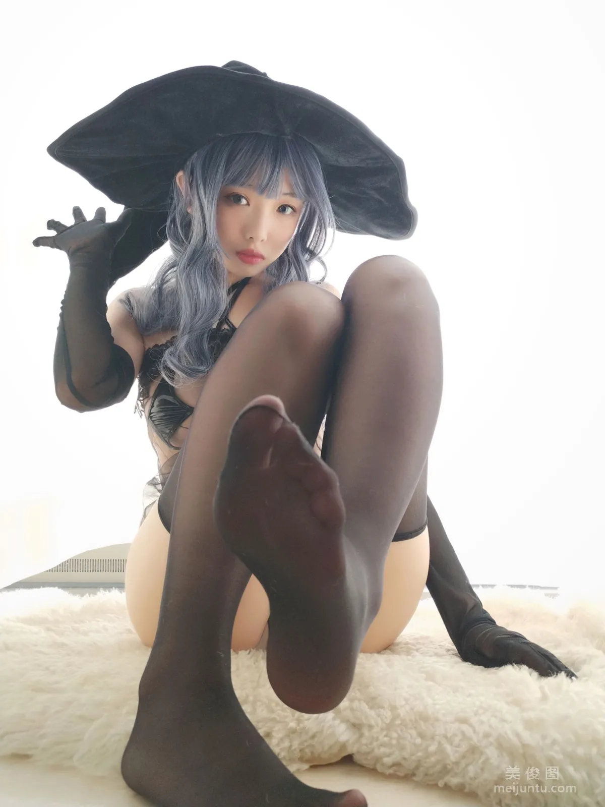 Coser雯妹不讲道理 《女巫》 写真集9