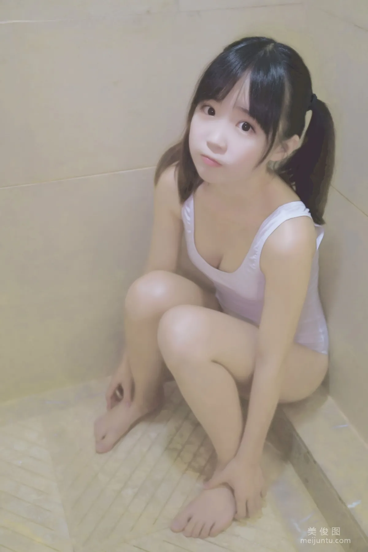 Coser御子Yumiko 《白色死库水》 写真集8