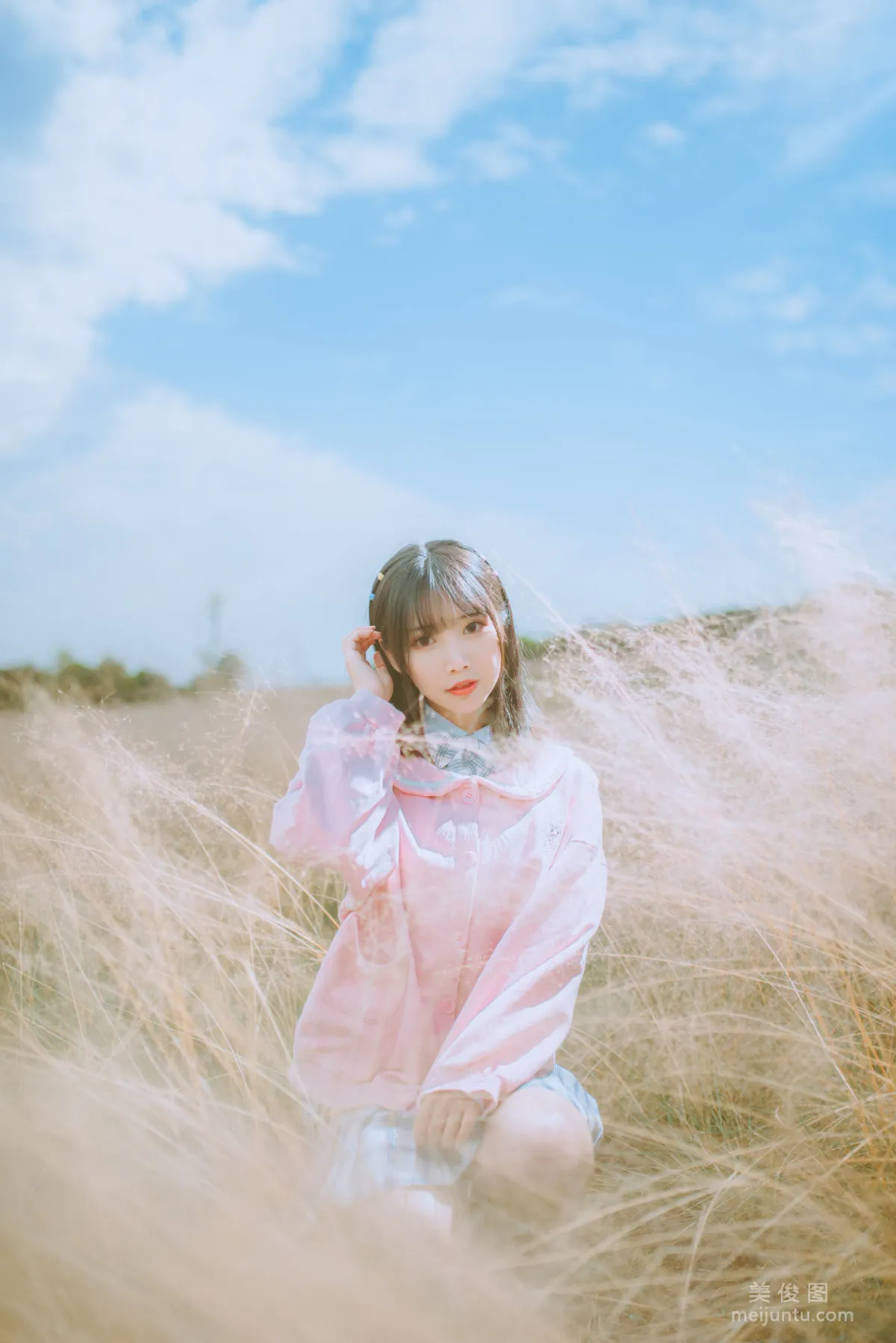人氣Coser面餅仙兒 《粉黛草JK》 寫真集 2