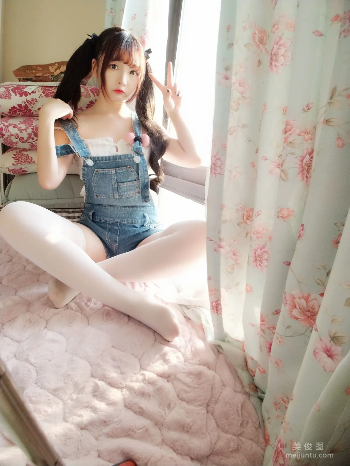 [網紅Coser] 古川kagura 《牛仔吊帶短褲》 寫真集 24