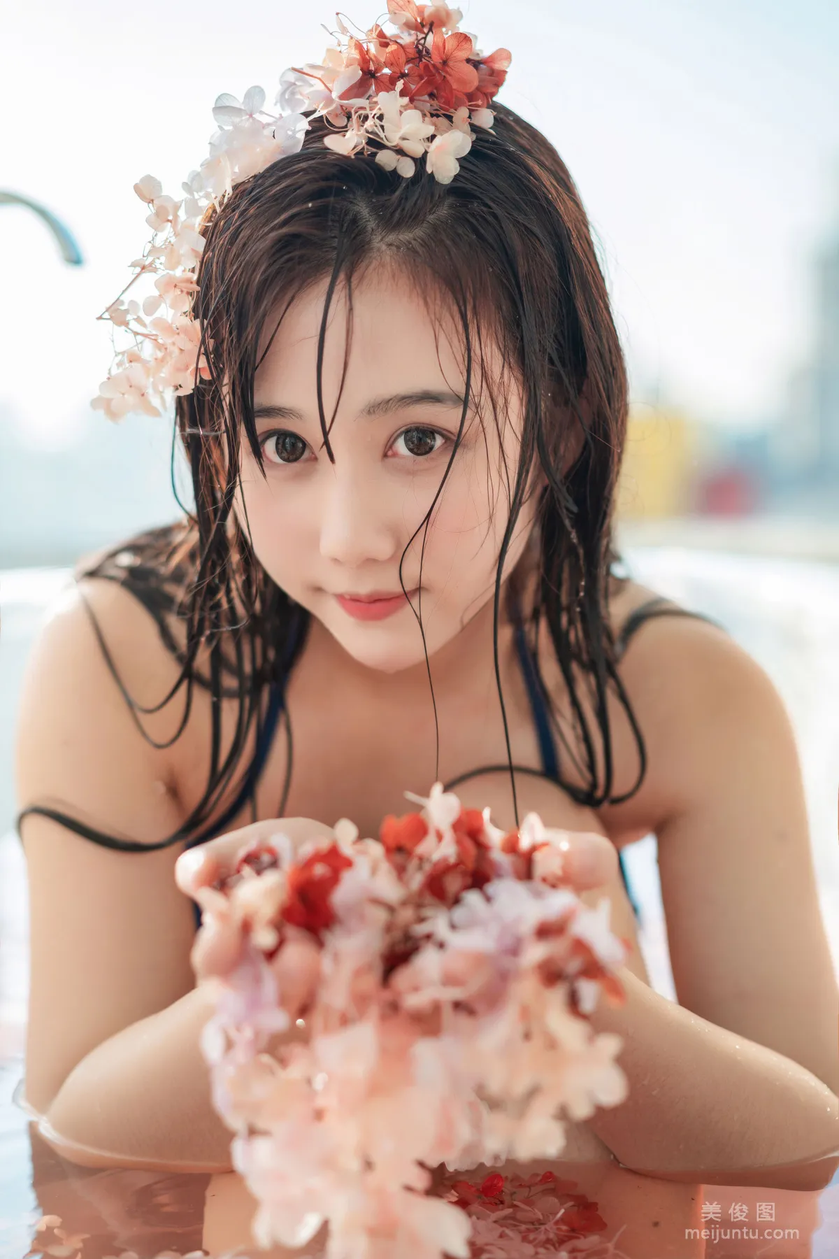 COS福利姬鏡醬 《私奔之泳衣》 寫真集 39