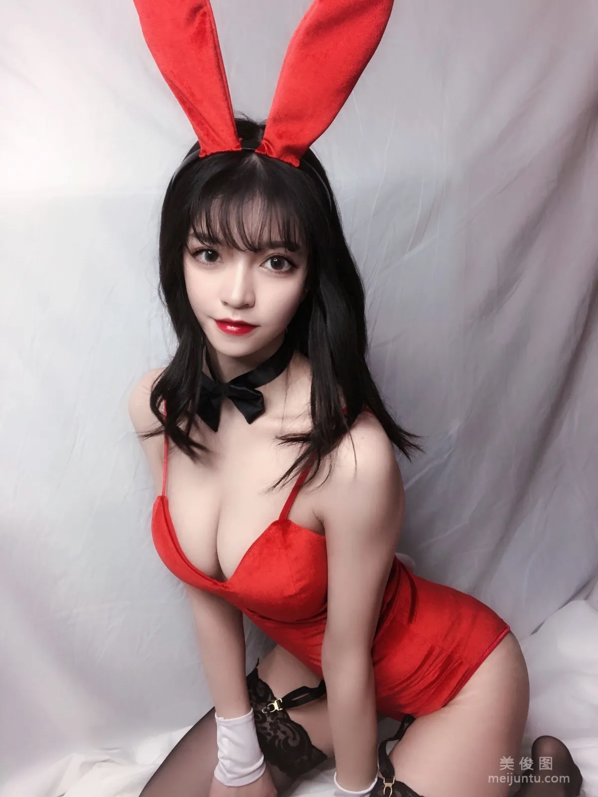銘銘Kizami 《红丝绒兔女郎》 写真集10