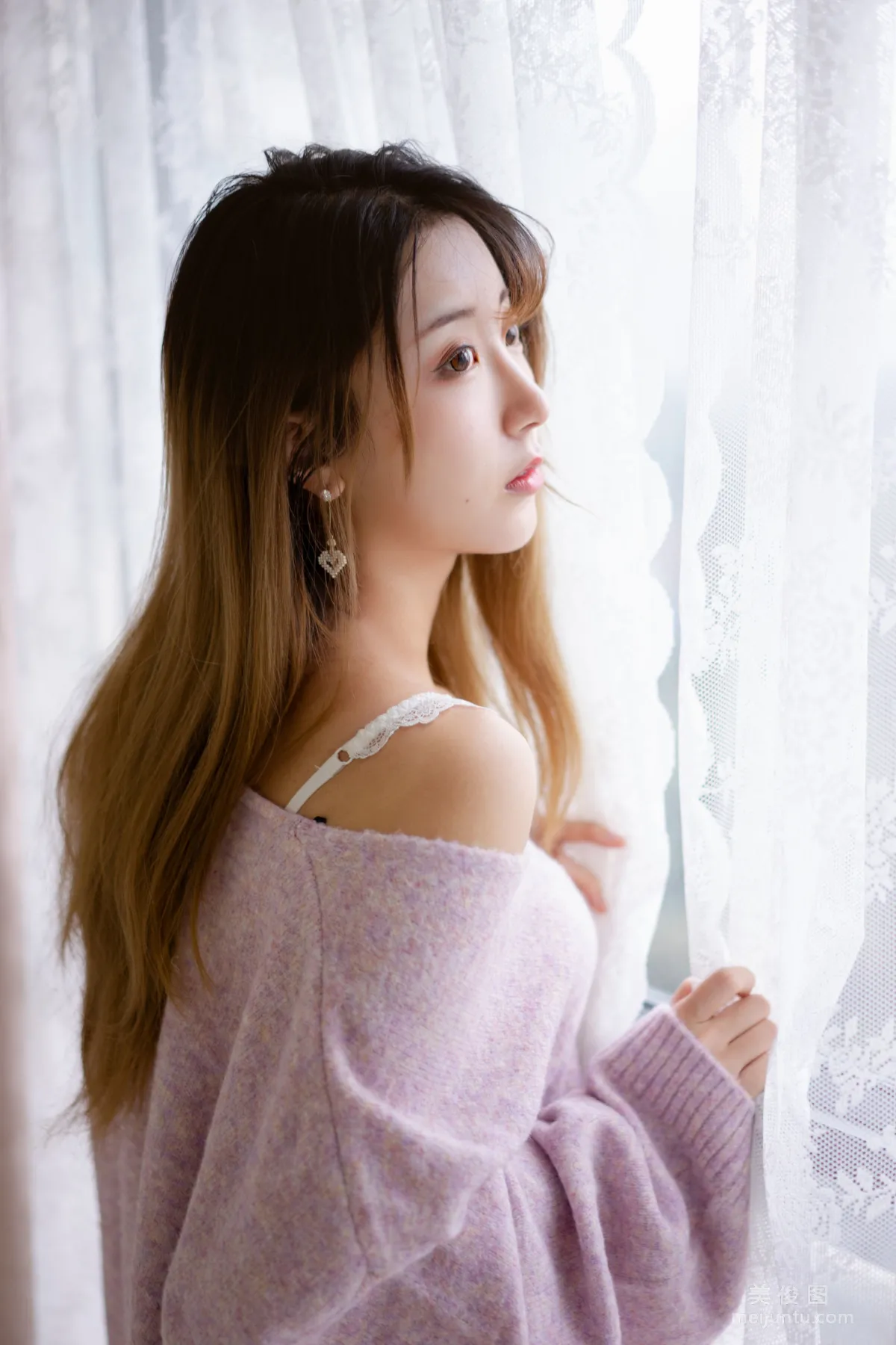 Coser黑川 《年上彼女 紫色毛衣》 寫真集 11