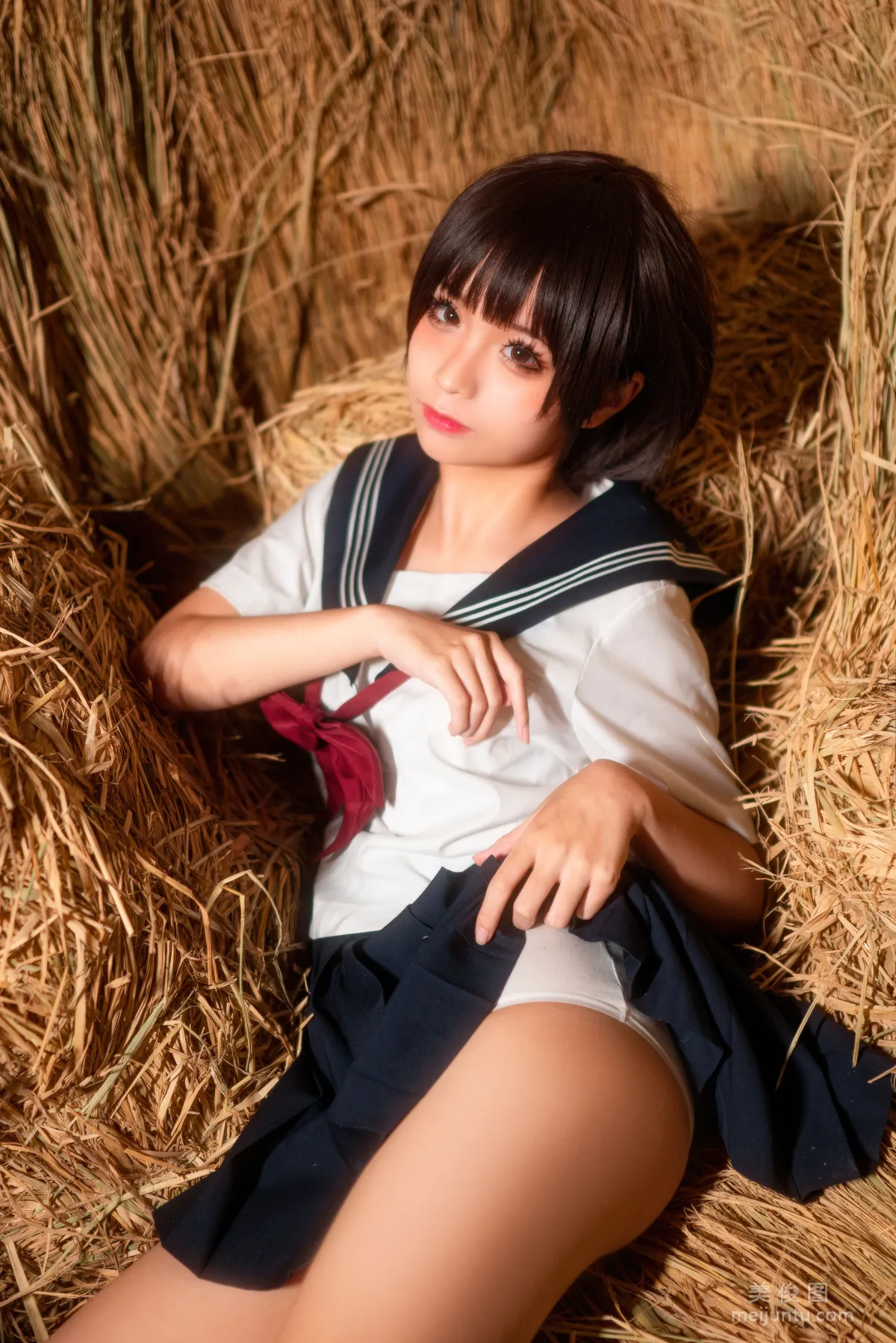 蠢沫沫 《稻草里的少女》 写真集7