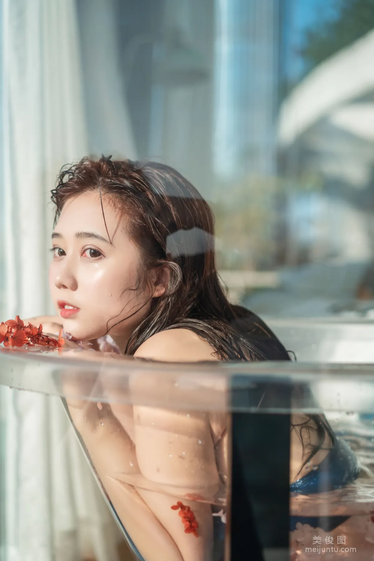 COS福利姬鏡醬 《私奔之泳衣》 寫真集 28