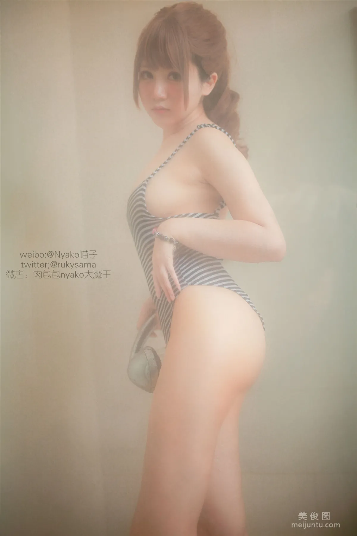 [美女Coser] 《欲求不满的老师》 写真集88