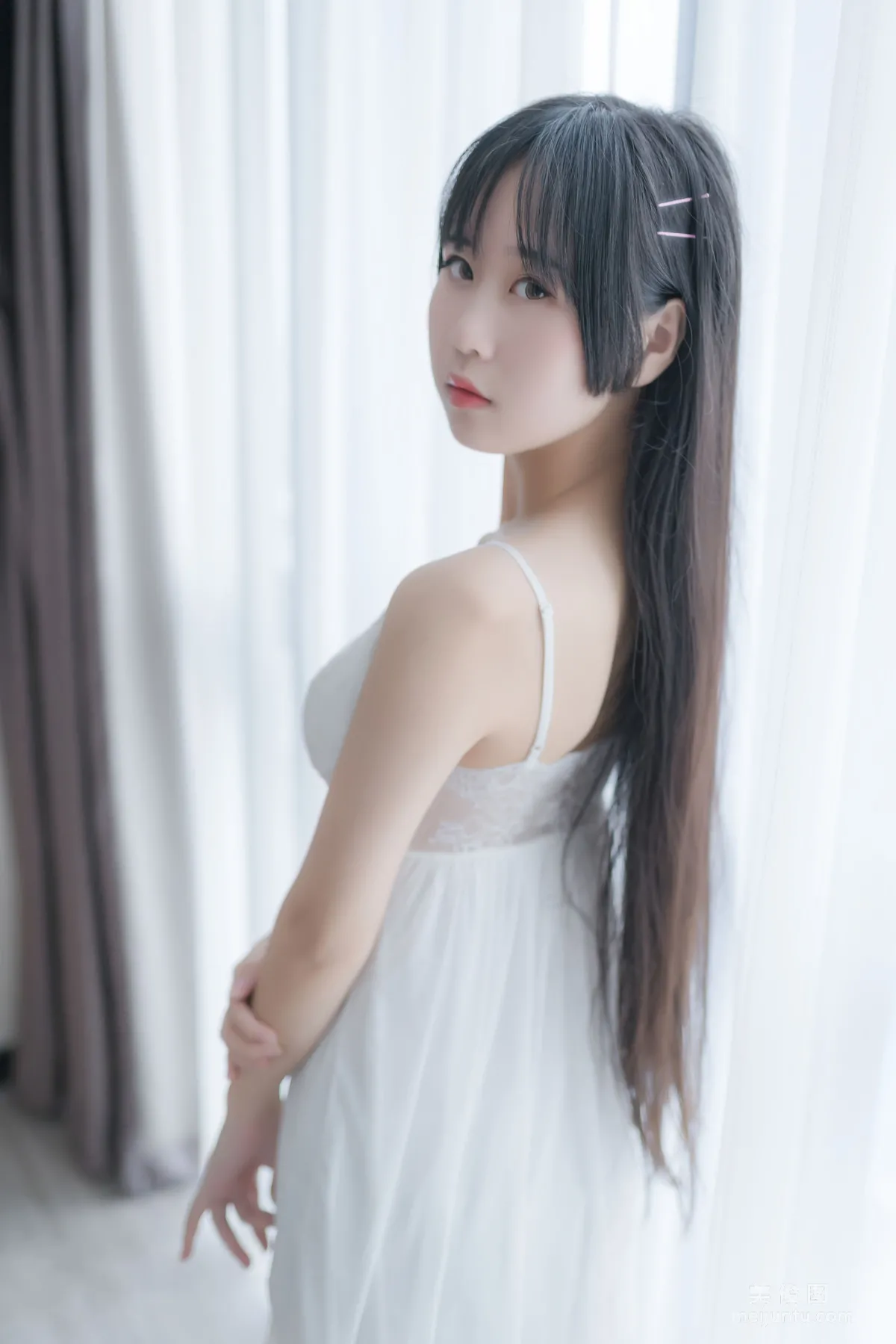 [美女Coser] 萌芽儿o0 《白色私房》 写真集4