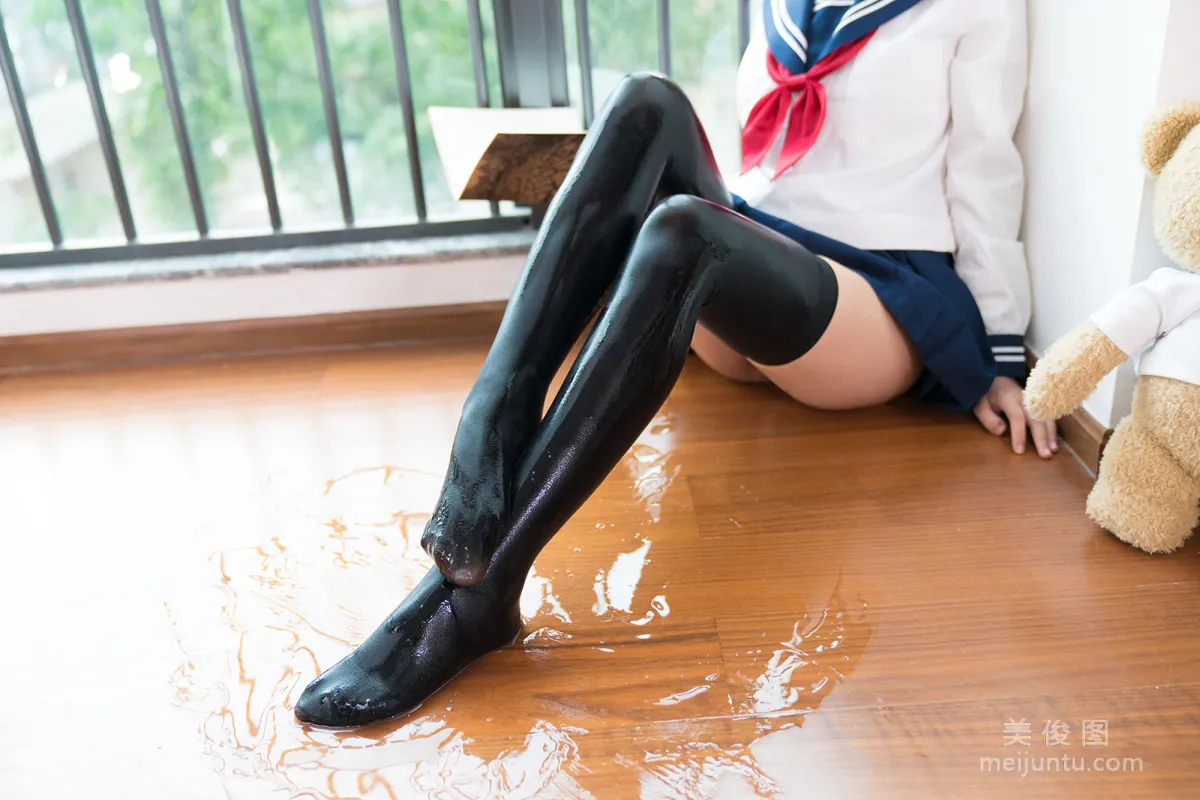 [网红美女Coser] 銘銘Kizami 《湿湿的JK》 写真集9