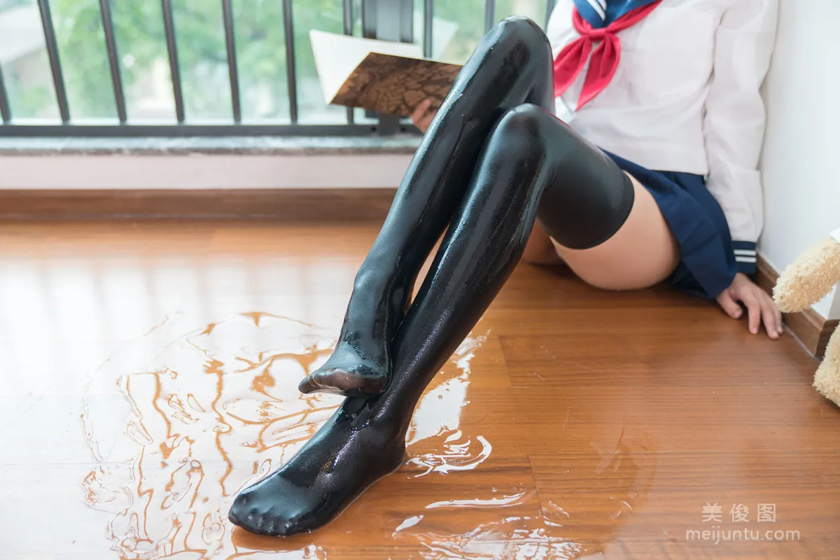 [网红美女Coser] 銘銘Kizami 《湿湿的JK》 写真集8