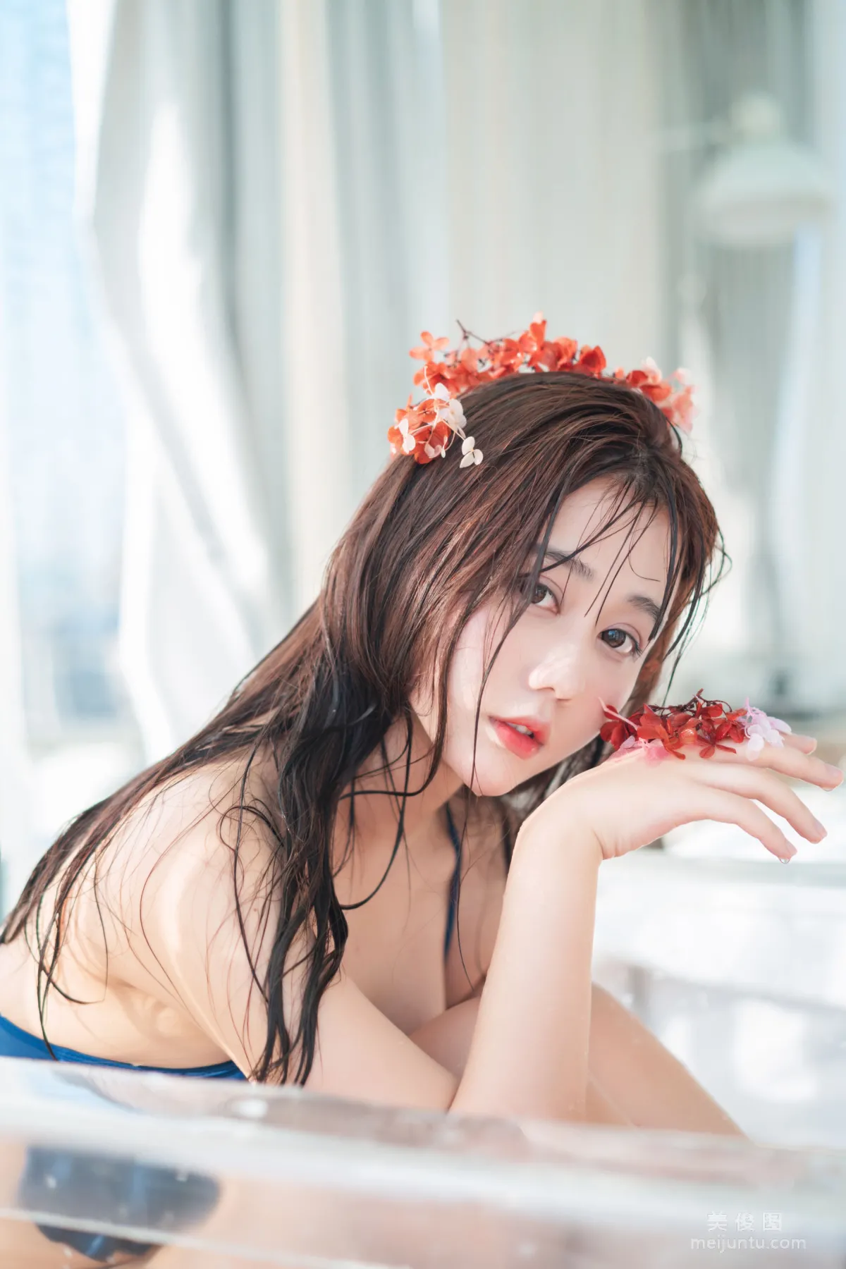 COS福利姬鏡醬 《私奔之泳衣》 寫真集 5