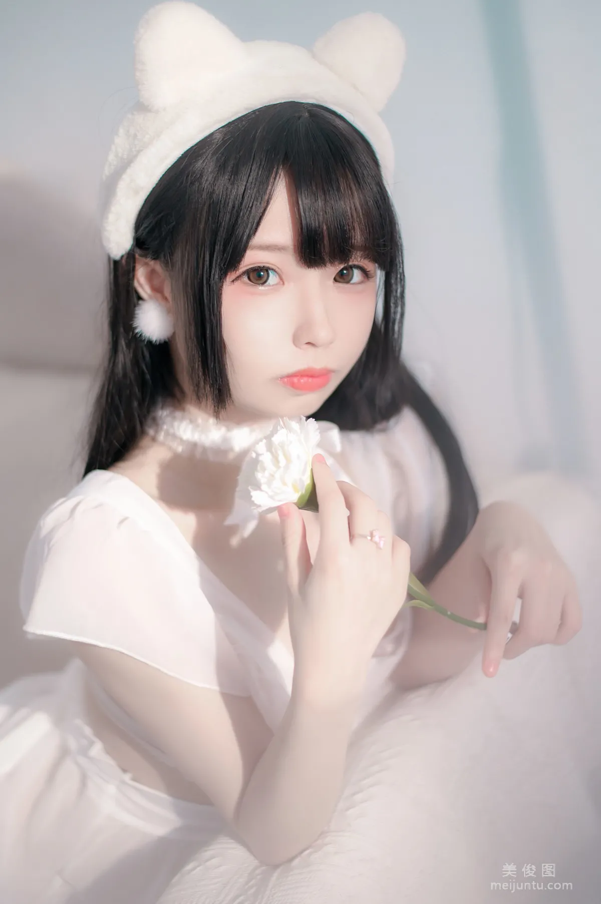 COSER十万珍吱伏特 《睡裙》 写真集2