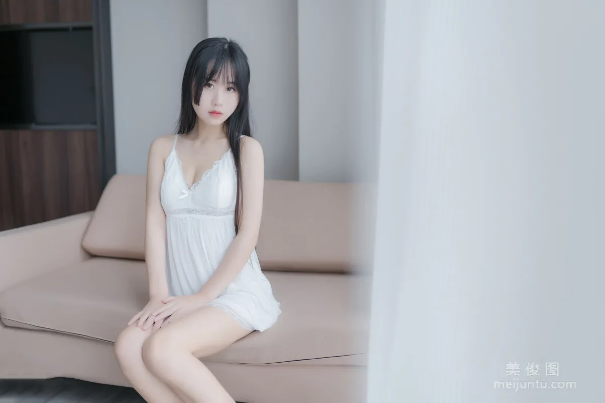 [美女Coser] 萌芽兒o0 《白色私房》 寫真集 39