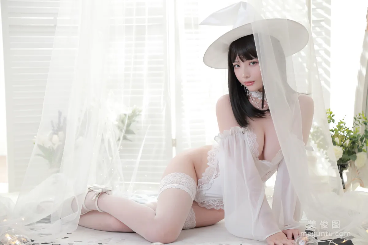 Coser雯妹不讲道理  《白女巫》 写真集11