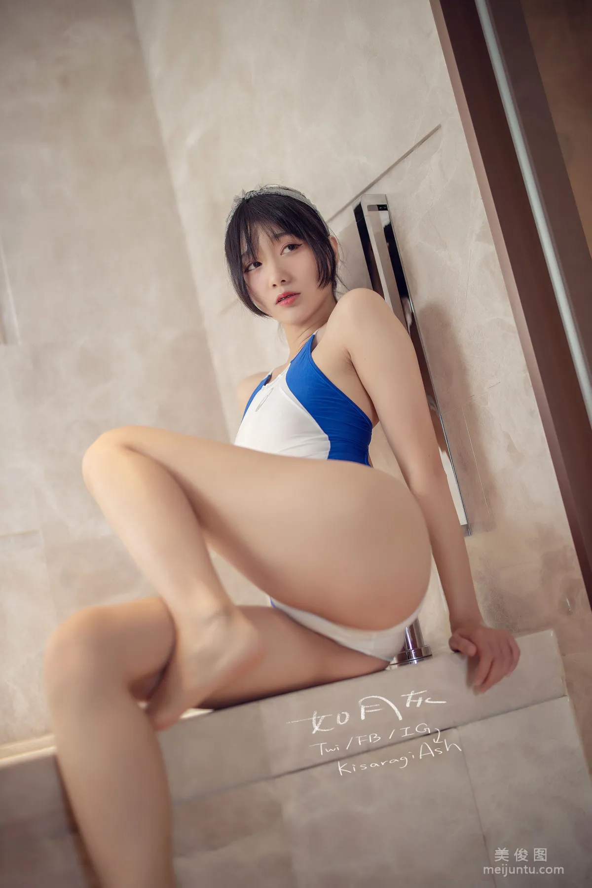 [美女Coser] 如月灰 《蓝白竞泳》 写真集8