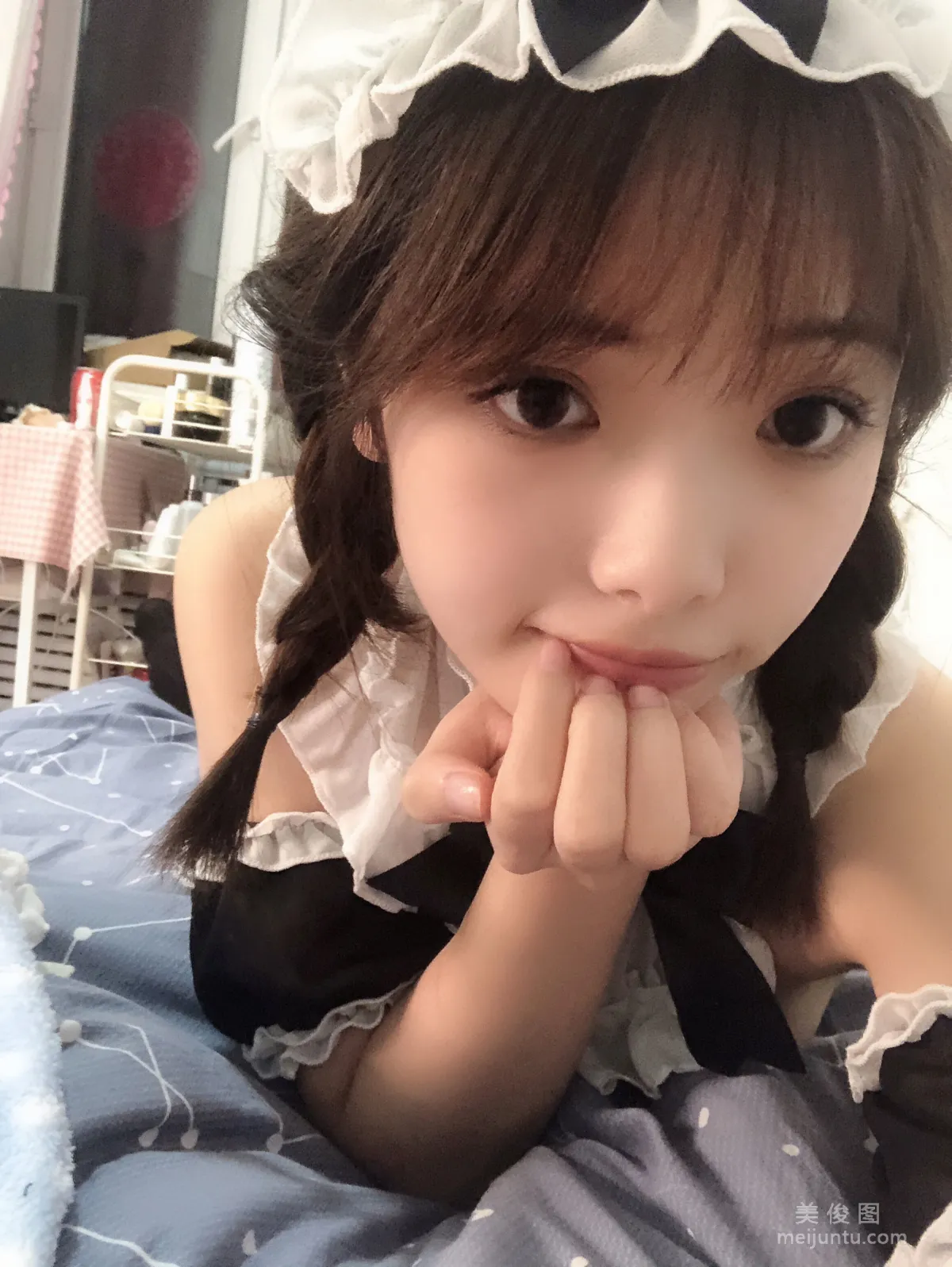 Coser雯妹 《自拍本（1号本）女仆》 寫真集 9