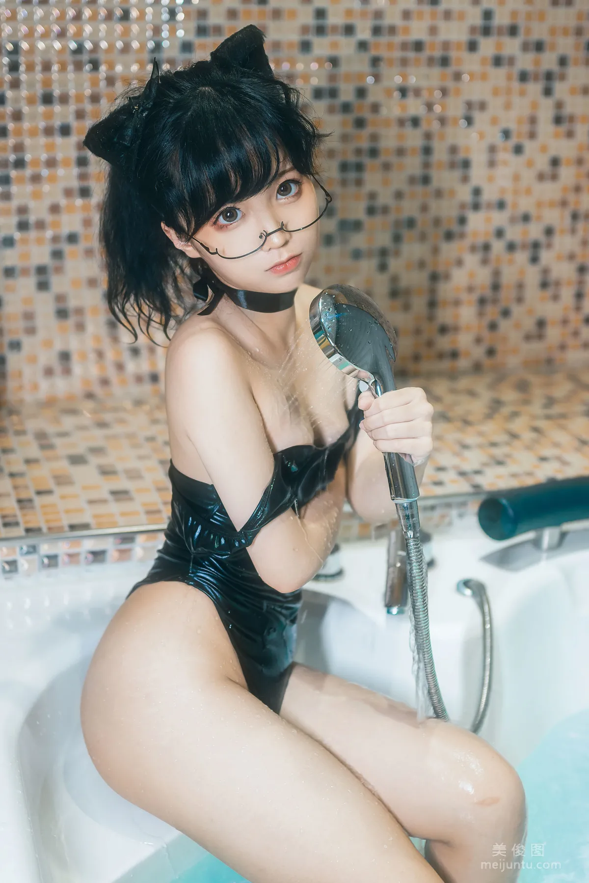 [美女Coser] 蠢沫沫 《貓耳死庫水》 寫真集 39