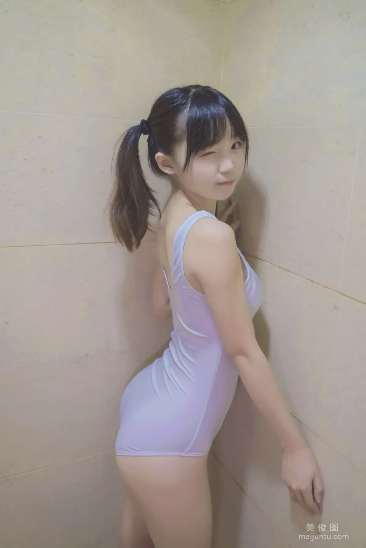 Coser御子Yumiko 《白色死库水》 写真集1