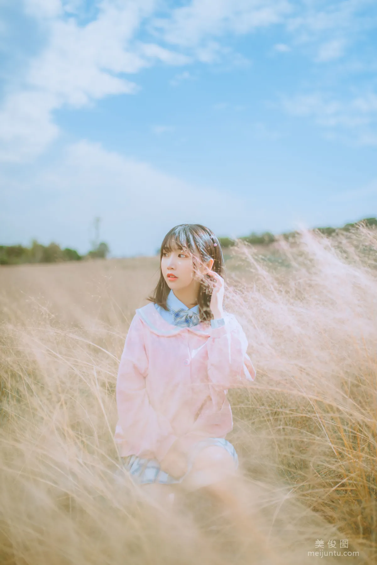 人氣Coser面餅仙兒 《粉黛草JK》 寫真集 1