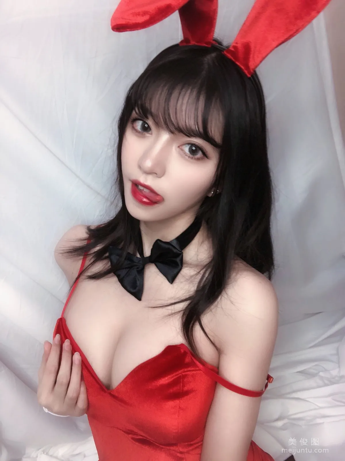 銘銘Kizami 《红丝绒兔女郎》 写真集57
