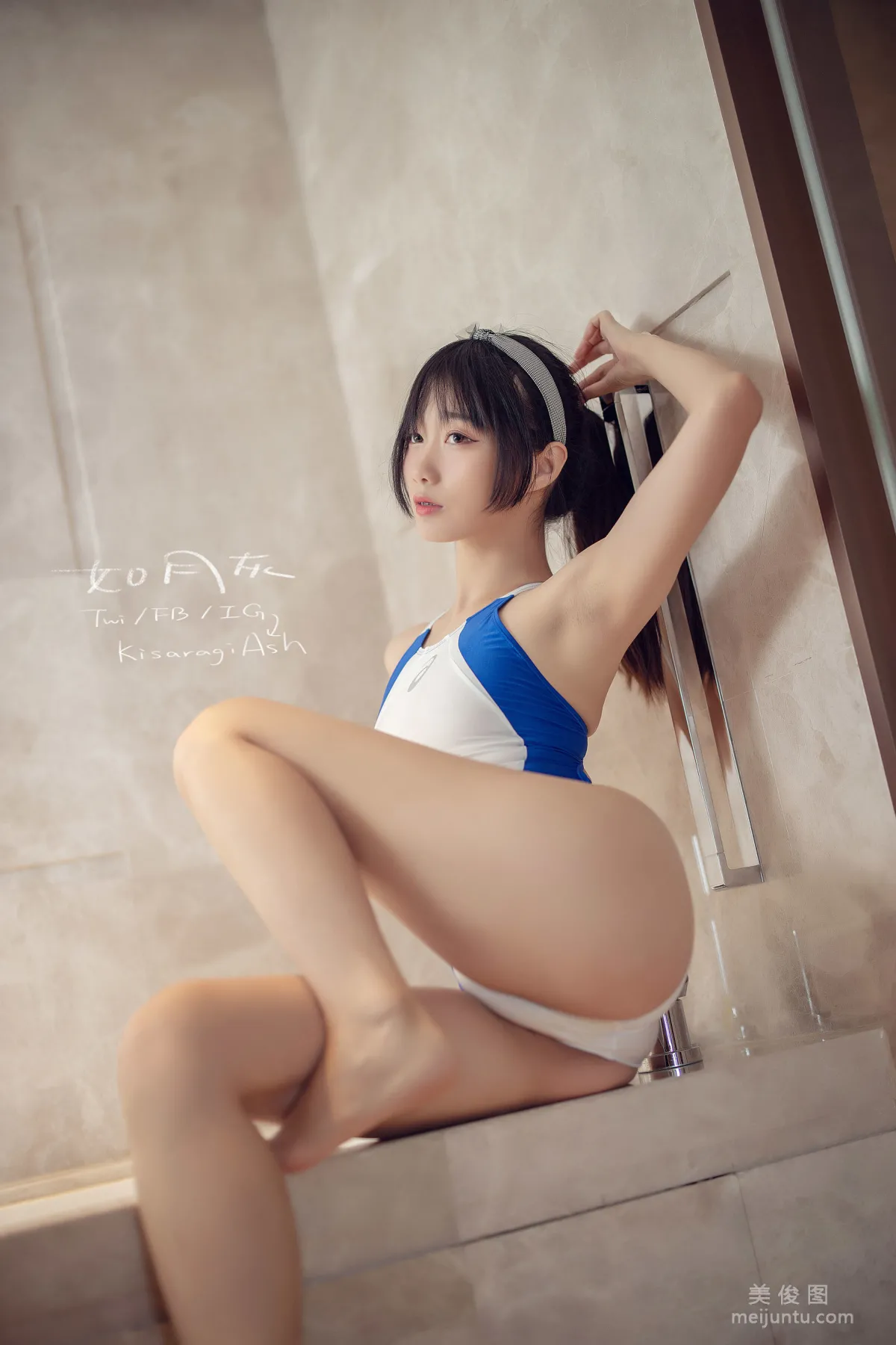 [美女Coser] 如月灰 《蓝白竞泳》 写真集9