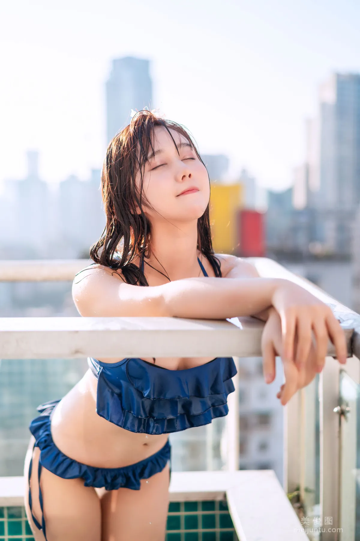 COS福利姬鏡醬 《私奔之泳衣》 寫真集 44