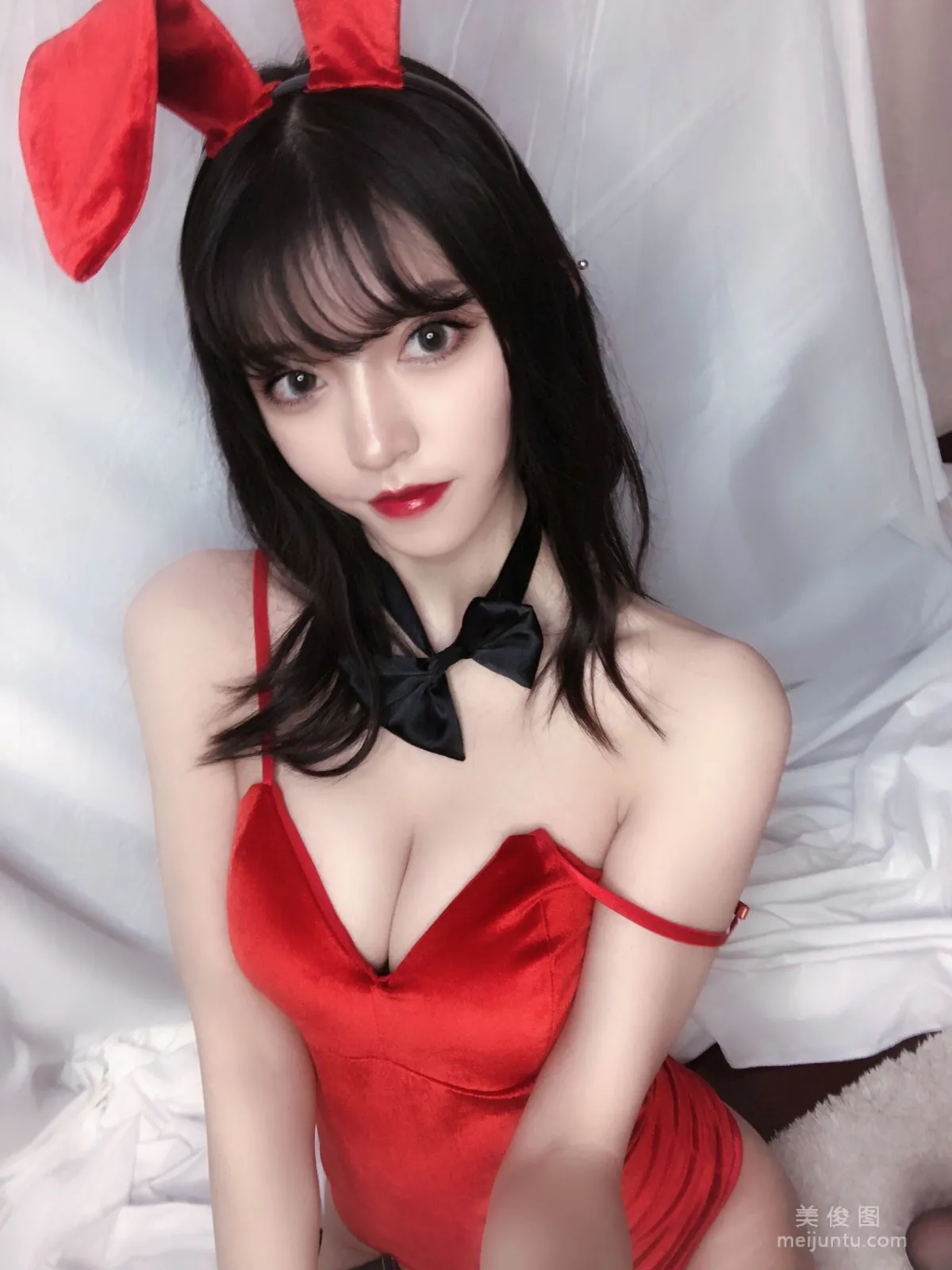 銘銘Kizami 《红丝绒兔女郎》 写真集59