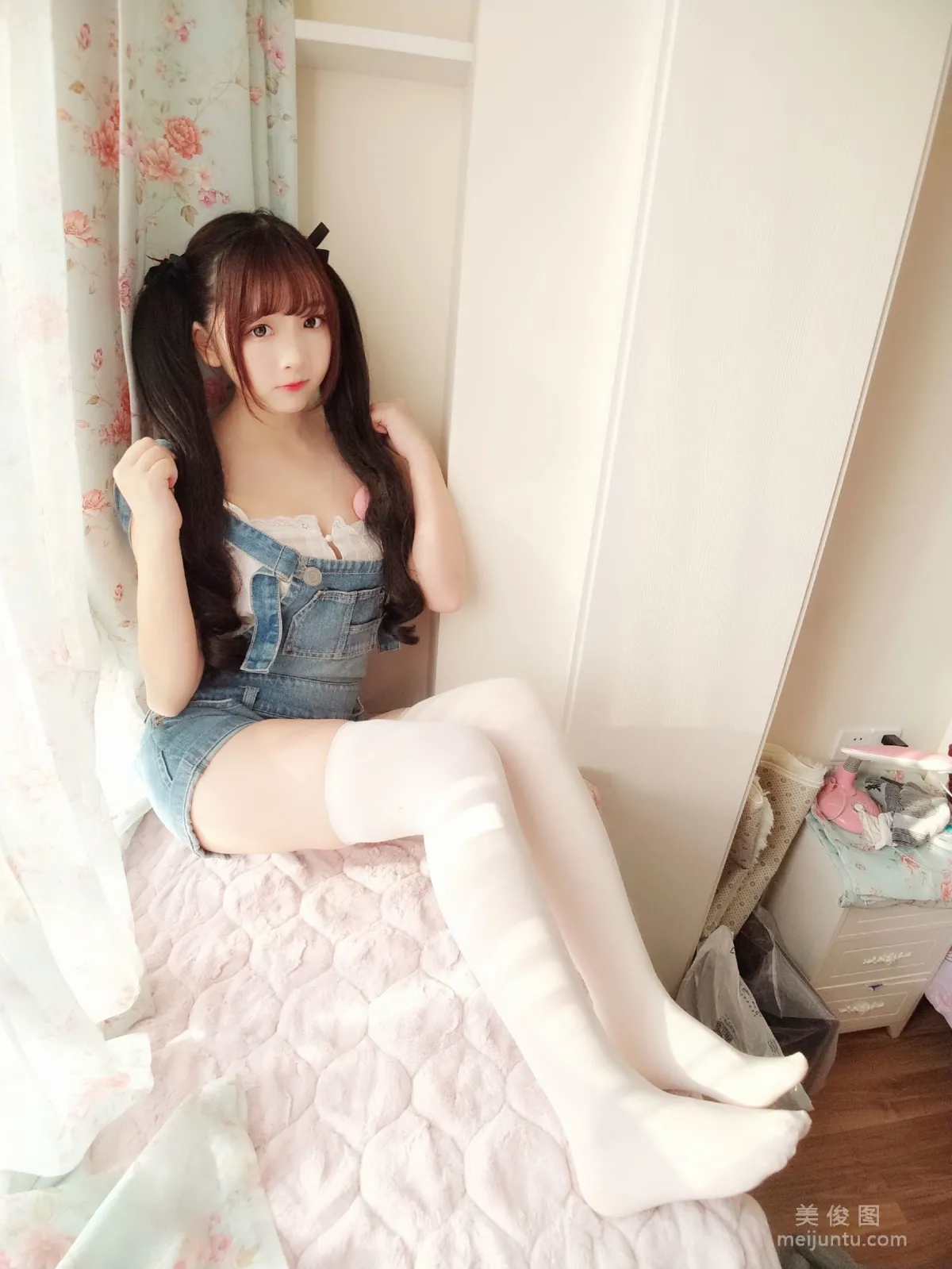 [網紅Coser] 古川kagura 《牛仔吊帶短褲》 寫真集 1