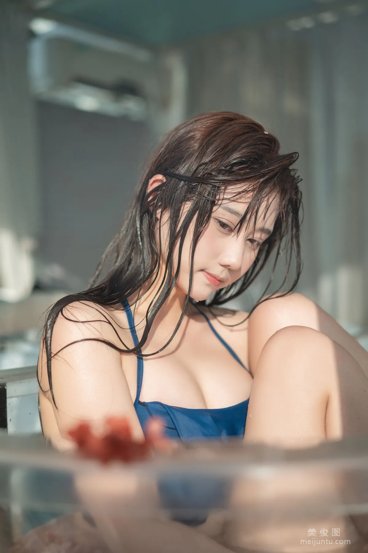 COS福利姬鏡醬 《私奔之泳衣》 寫真集 26