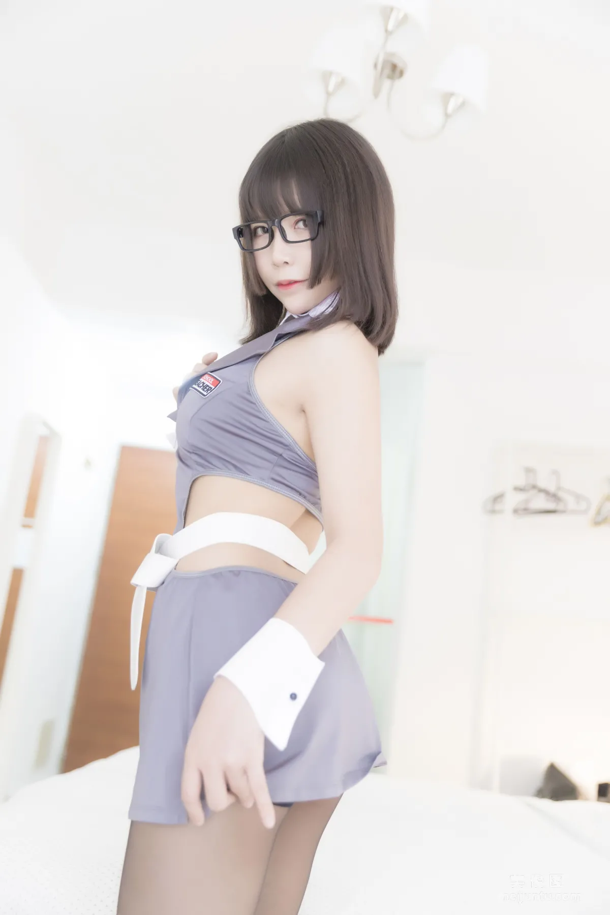 [網紅美女Coser] 抱走莫子aa 《黑絲制服》 寫真集 16