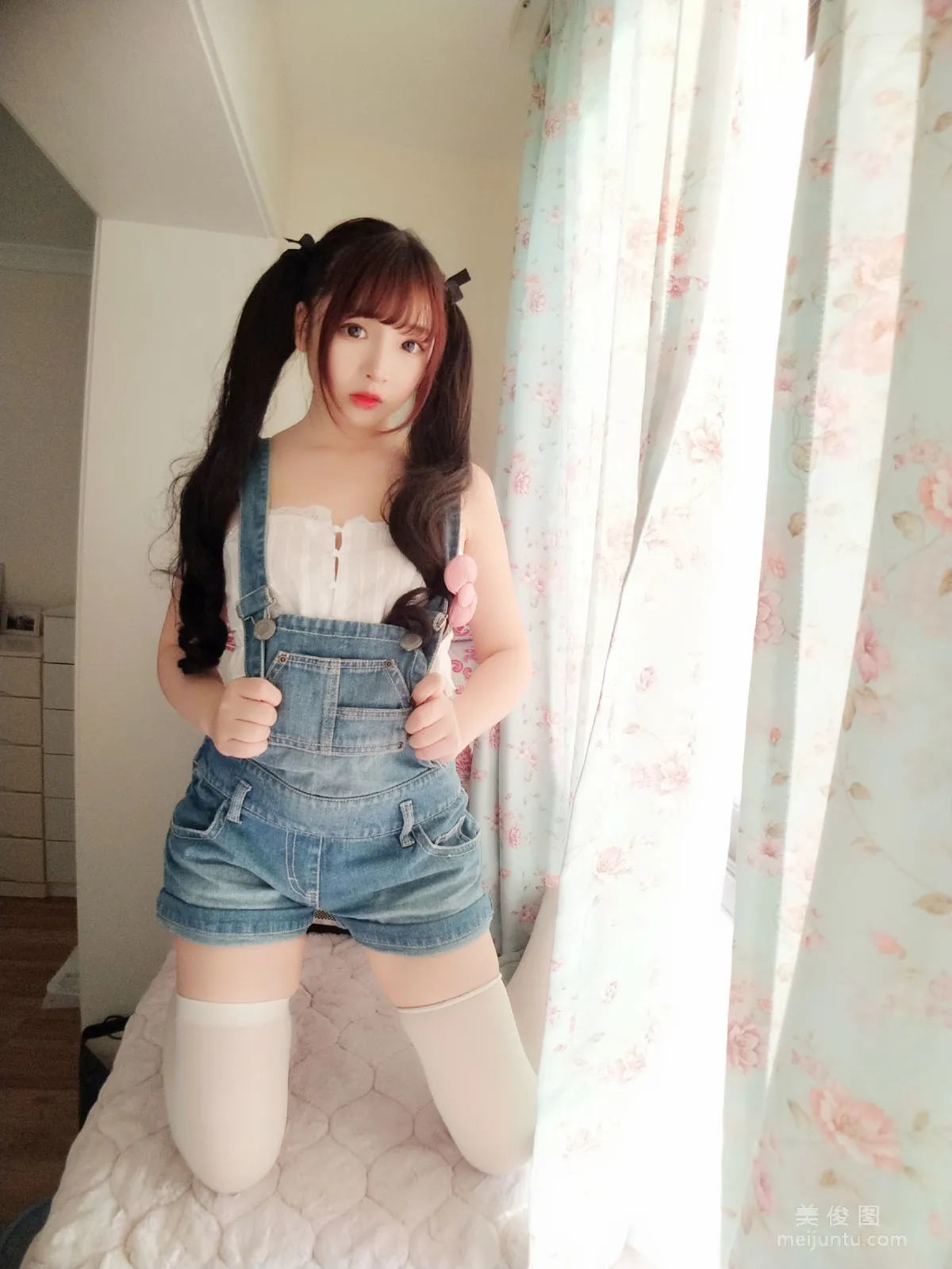 [網紅Coser] 古川kagura 《牛仔吊帶短褲》 寫真集 34