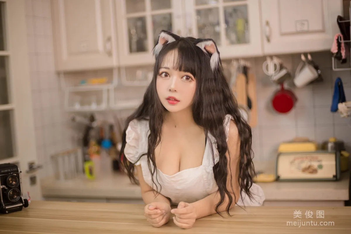 [美女Coser] 黑猫猫OvO 《厨房》 写真集1