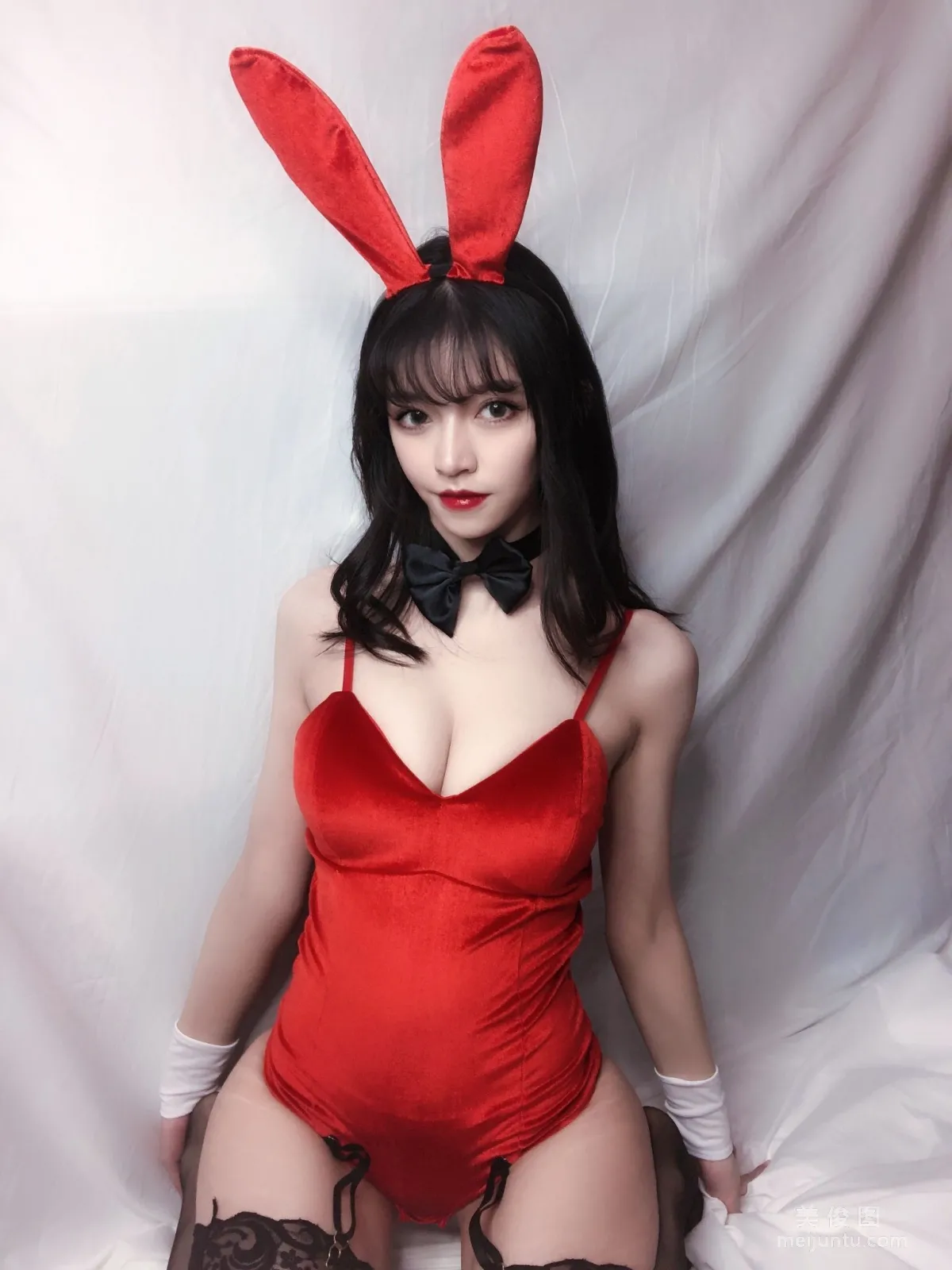 銘銘Kizami 《红丝绒兔女郎》 写真集8