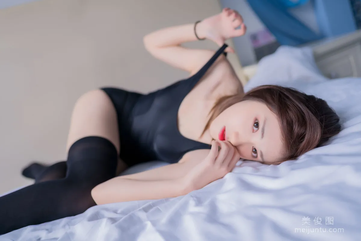 [網紅Coser] 南桃Momoko 《黑絲精靈》 寫真集 22