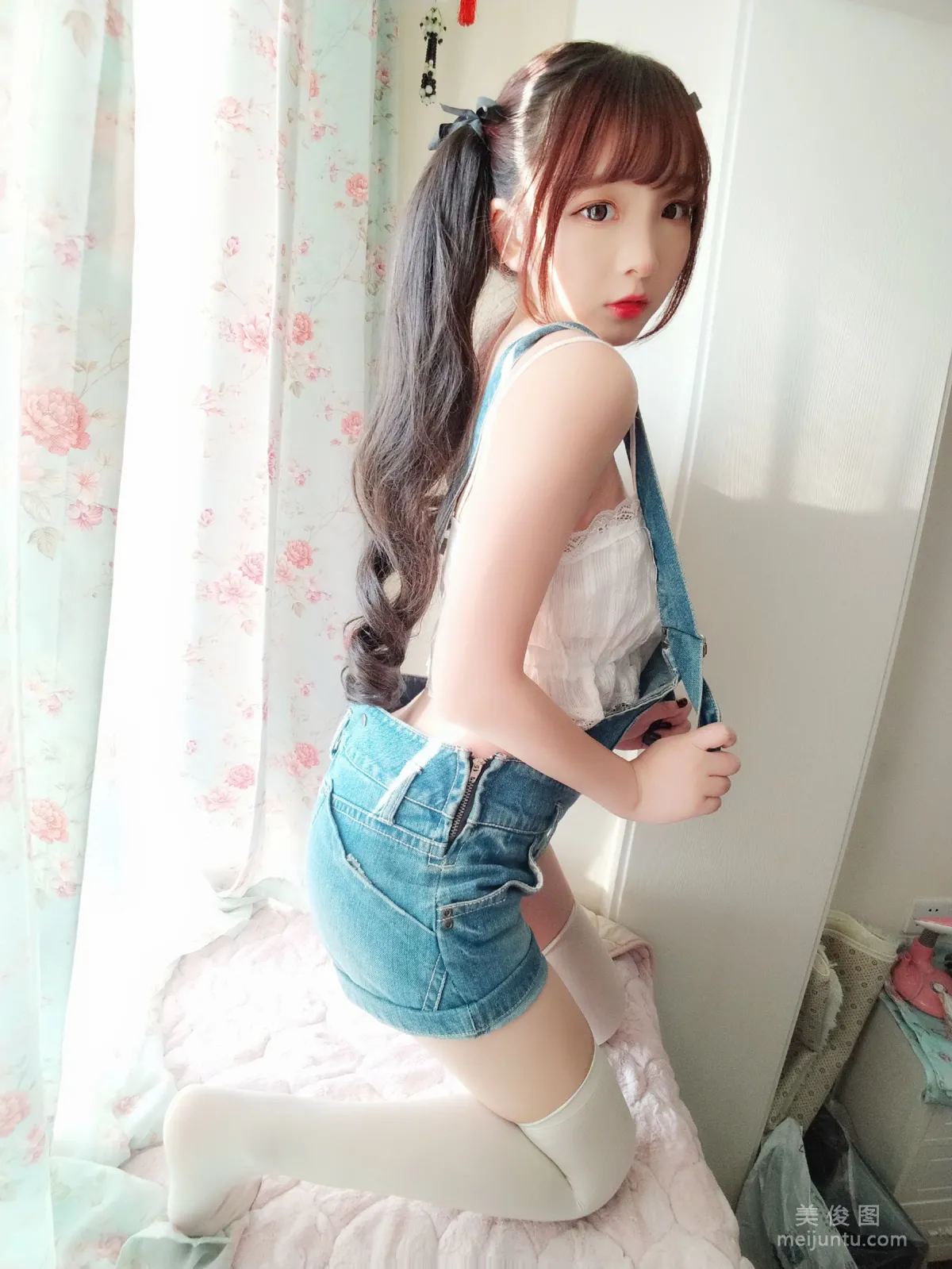 [網紅Coser] 古川kagura 《牛仔吊帶短褲》 寫真集 7