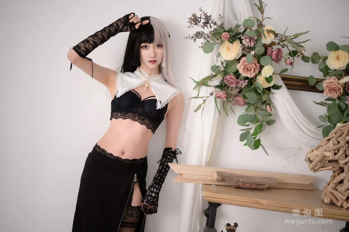 木綿綿OwO 《黑白修女》 寫真集 6